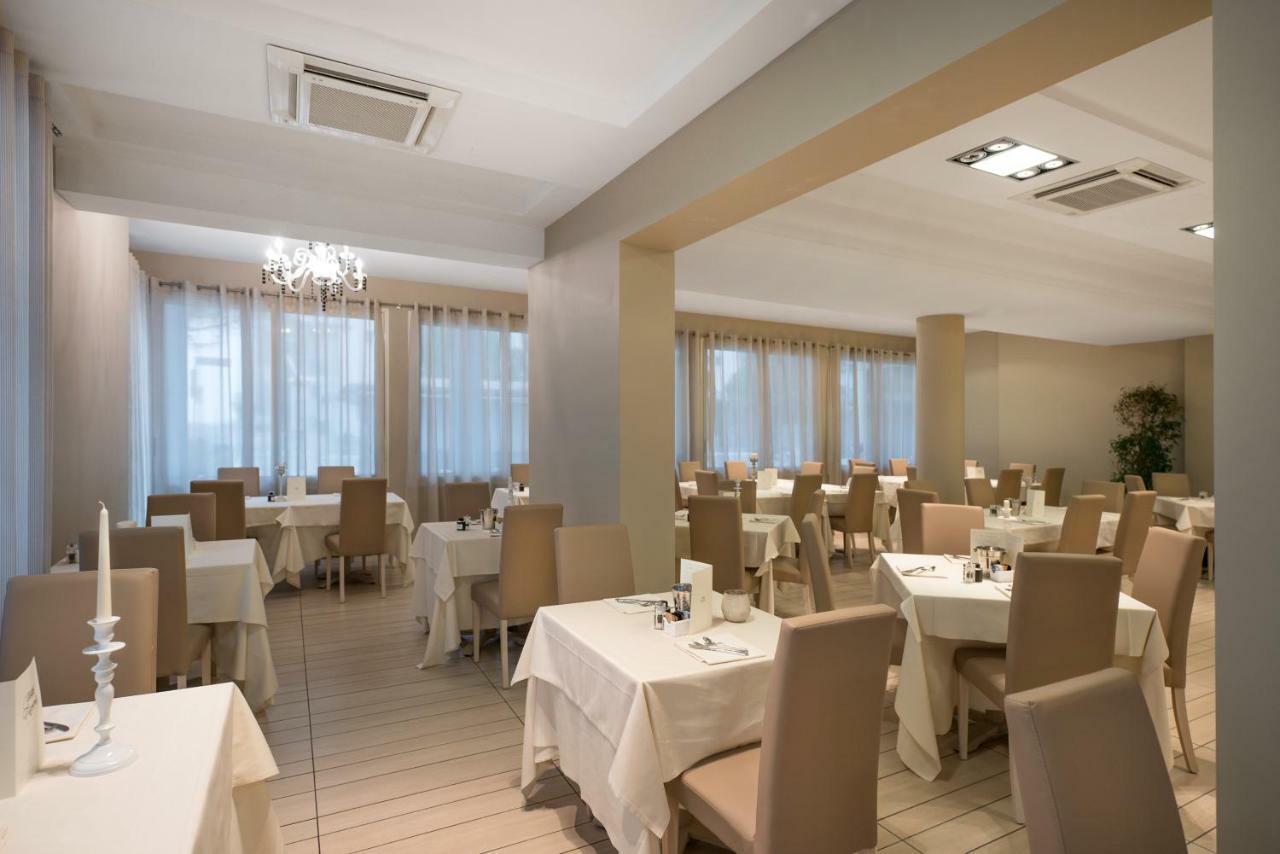 Hotel Fiamma & Spa Cesenatico Kültér fotó