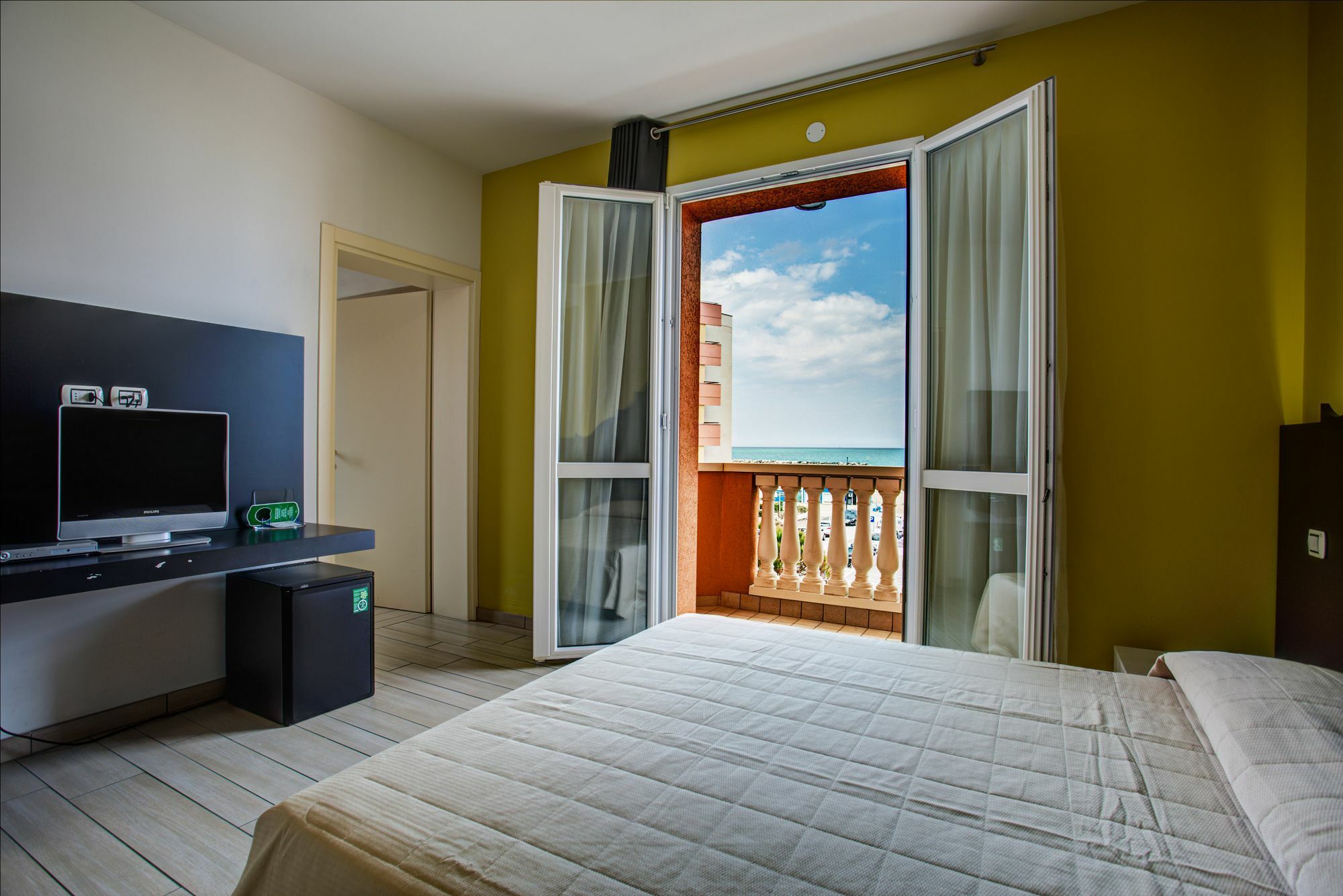 Hotel Fiamma & Spa Cesenatico Kültér fotó